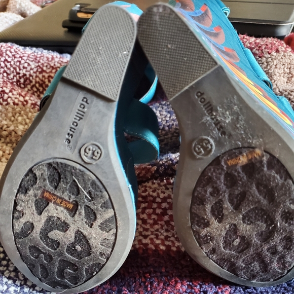 EUCDollHouse Wedges (Peacock Style)$22 - Picture 3 of 3